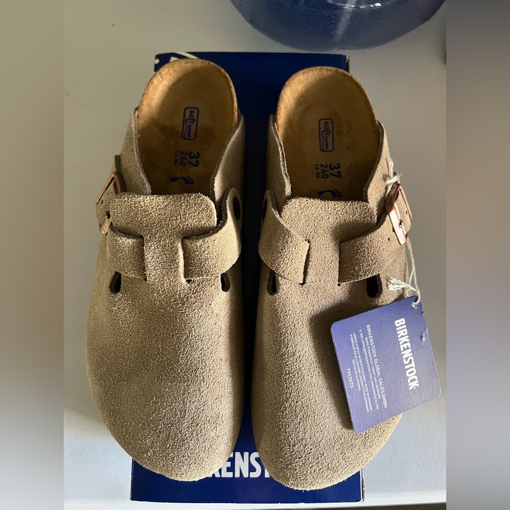 New in box Birkenstock Boston Soft Footbed Suede Leather Taupe Size 6 (3…